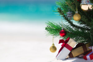 Christmas,time,spent,at,the,beach,in,summer.,a,christmas